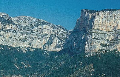 Cliff-forming limestones