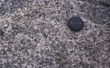 Unstreakjed granite